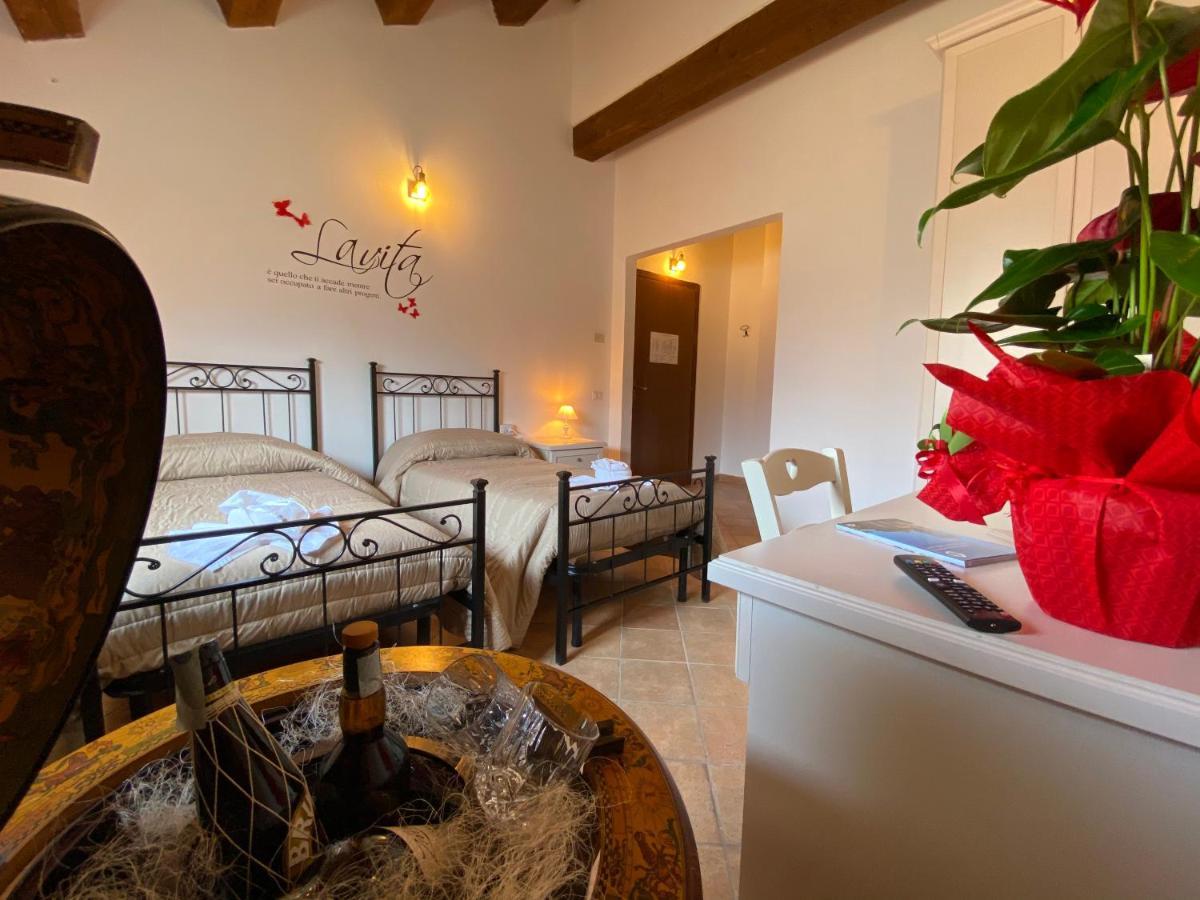 Locanda Della Pieve Pievebovigliana Экстерьер фото
